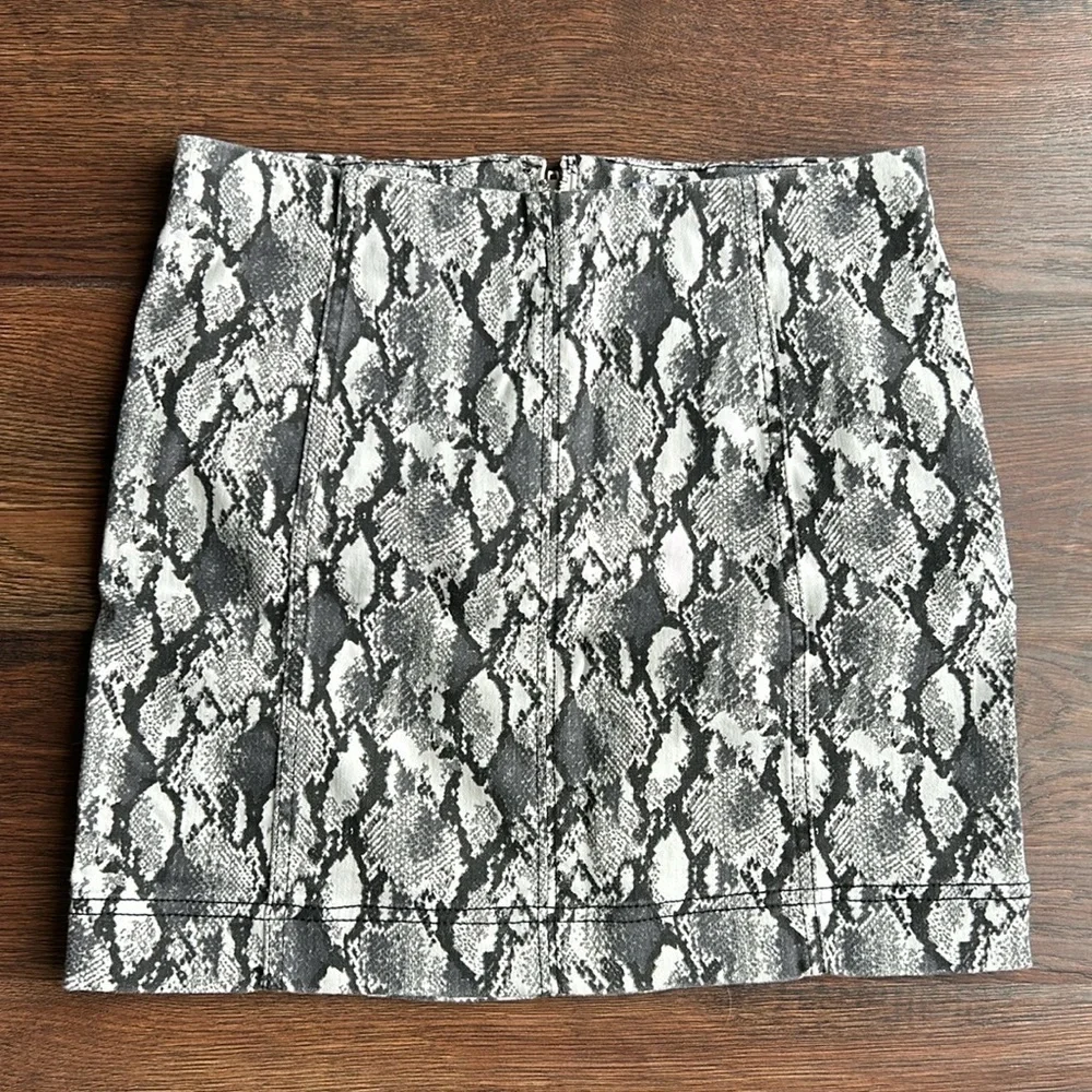 Vylette Snakeskin Printed Skirt | Mini Skirt | Snakeskin Skirt | Snakeskin